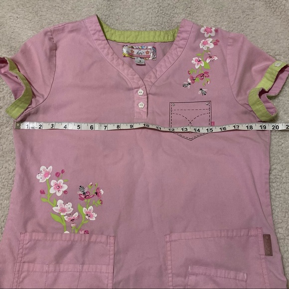 Koi pink bee/floral scrub top - Picture 5 of 8